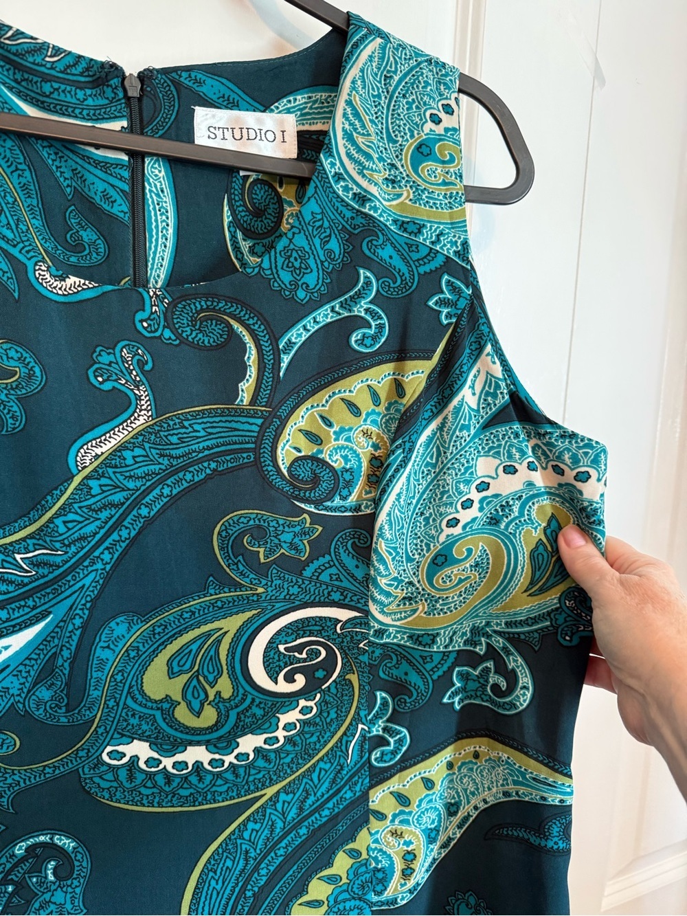 Sleeveless Teal Paisley Shift Dress - Picture 4 of 6